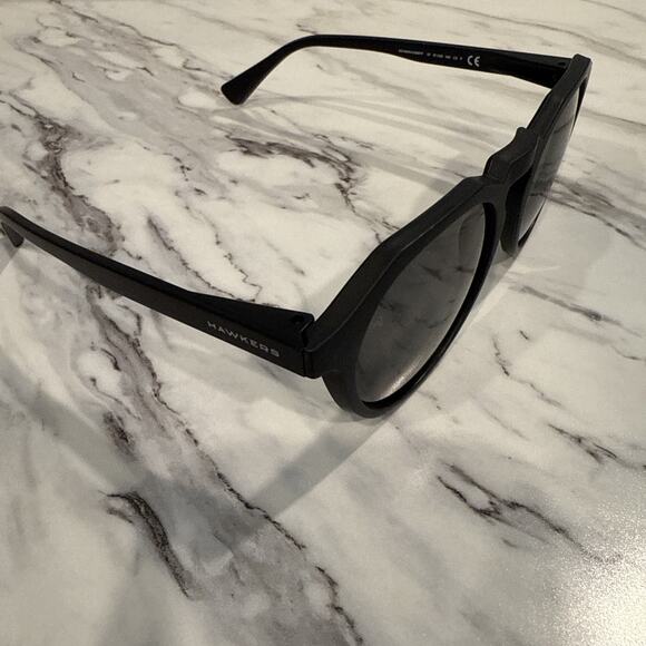 Hawkers Warwick Uptown S9/HWRS21BBTP Black Sunglasses 51-20-140 - Picture 2 of 9